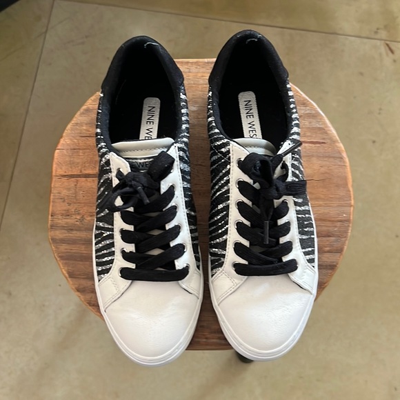 Nine West - Sparkly Zebra Striped Shoes - Size 9M - Picture 3 of 6